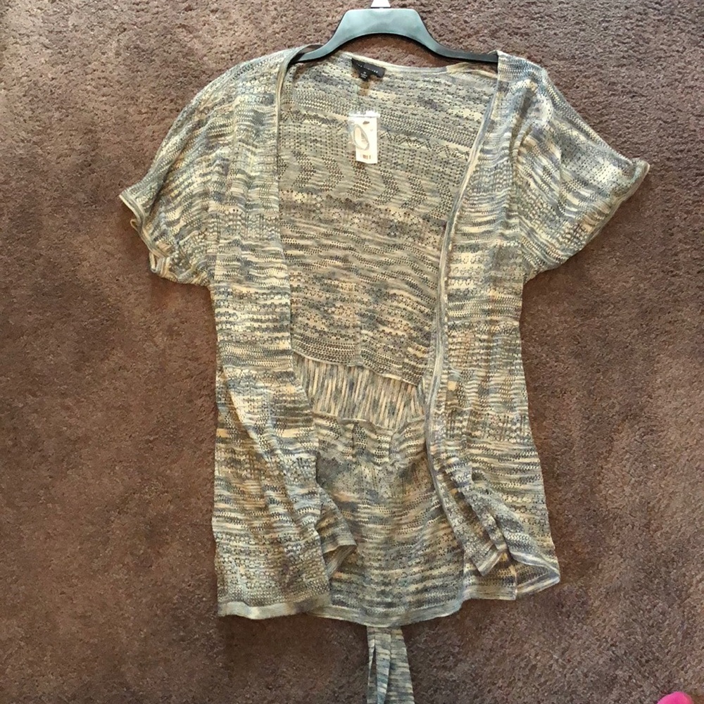 Short sleeve sweater